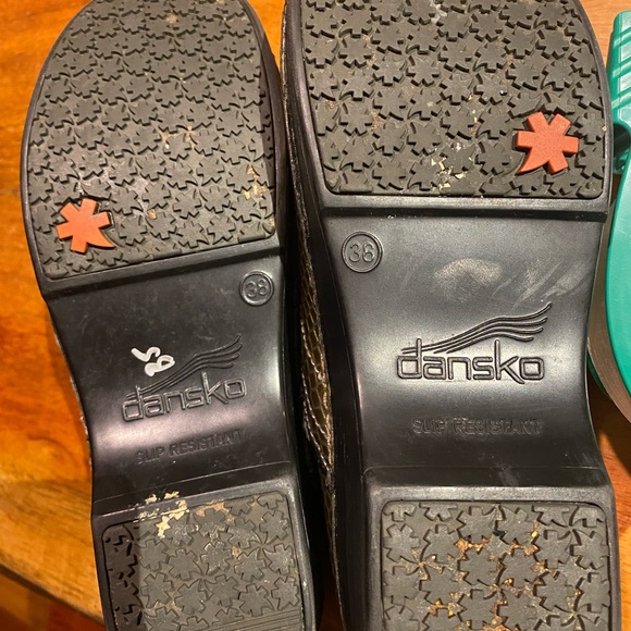 Dansko XP gold snakeskin pattern slip on clogs size 36 - Picture 6 of 7